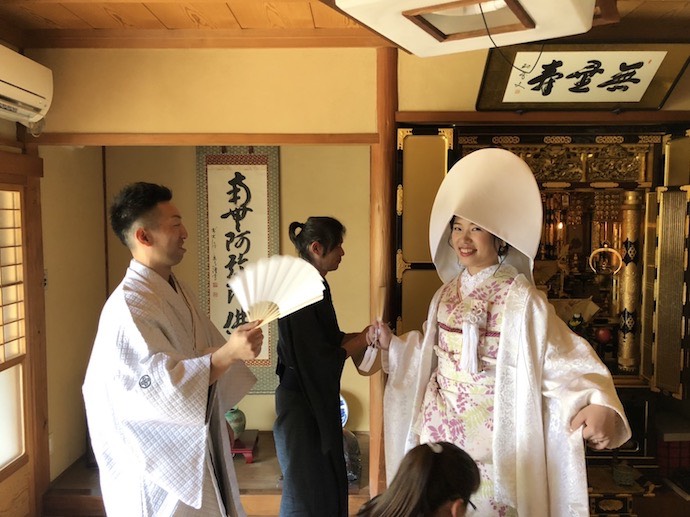 ご先祖様へも結婚の報告を忘れない